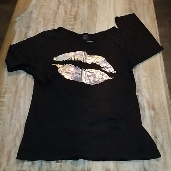 Material Girl Tops - New Material Girl 💋 Shirt With Shredded Back - XL